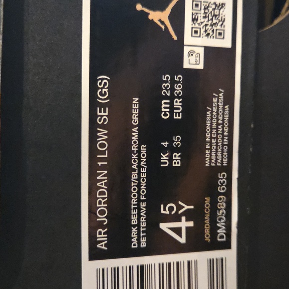 Jordan 1 Low Beetroot Sneakers - Picture 5 of 6